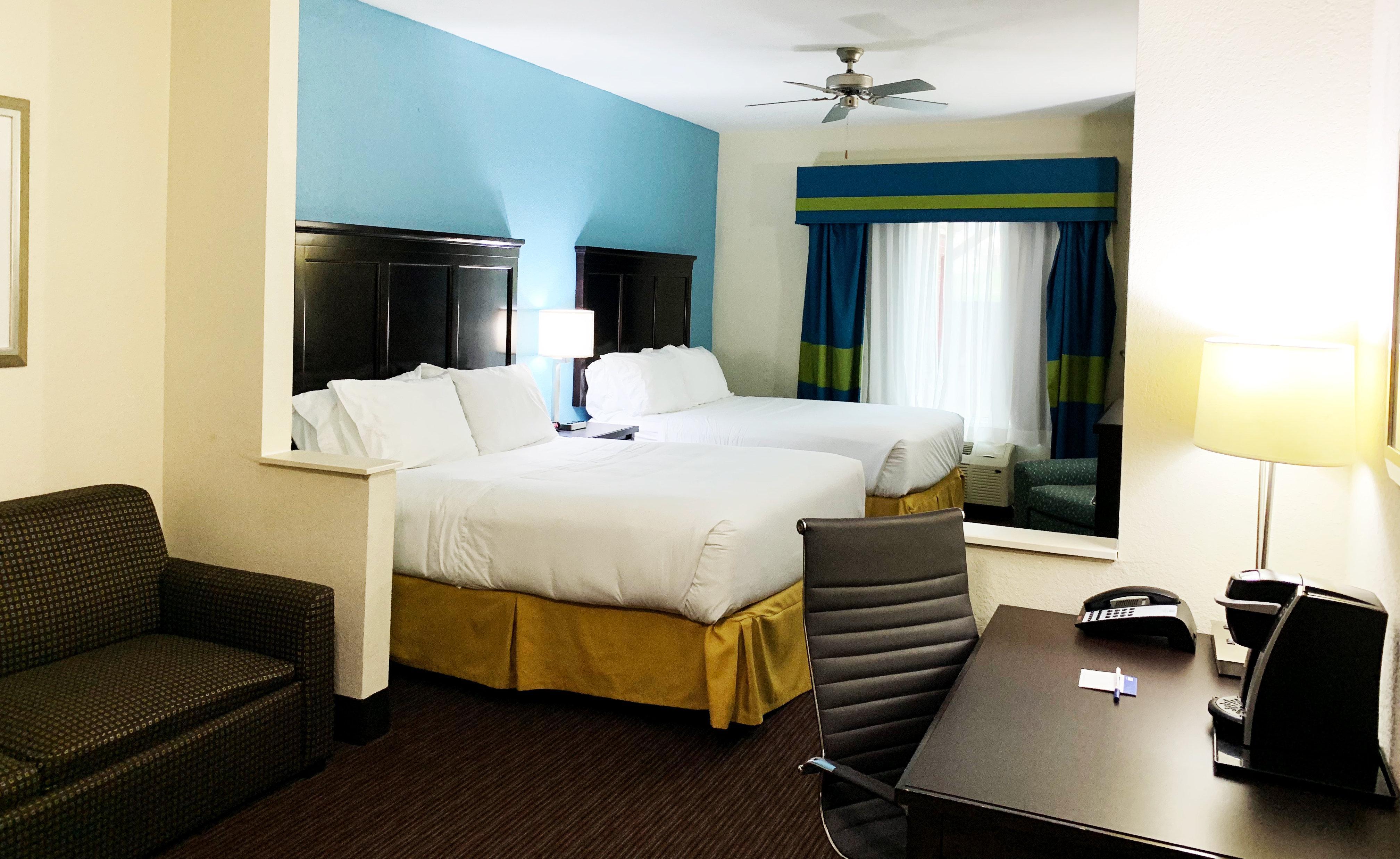 Holiday Inn Express Hotel & Suites Gainesville By Ihg Exterior photo