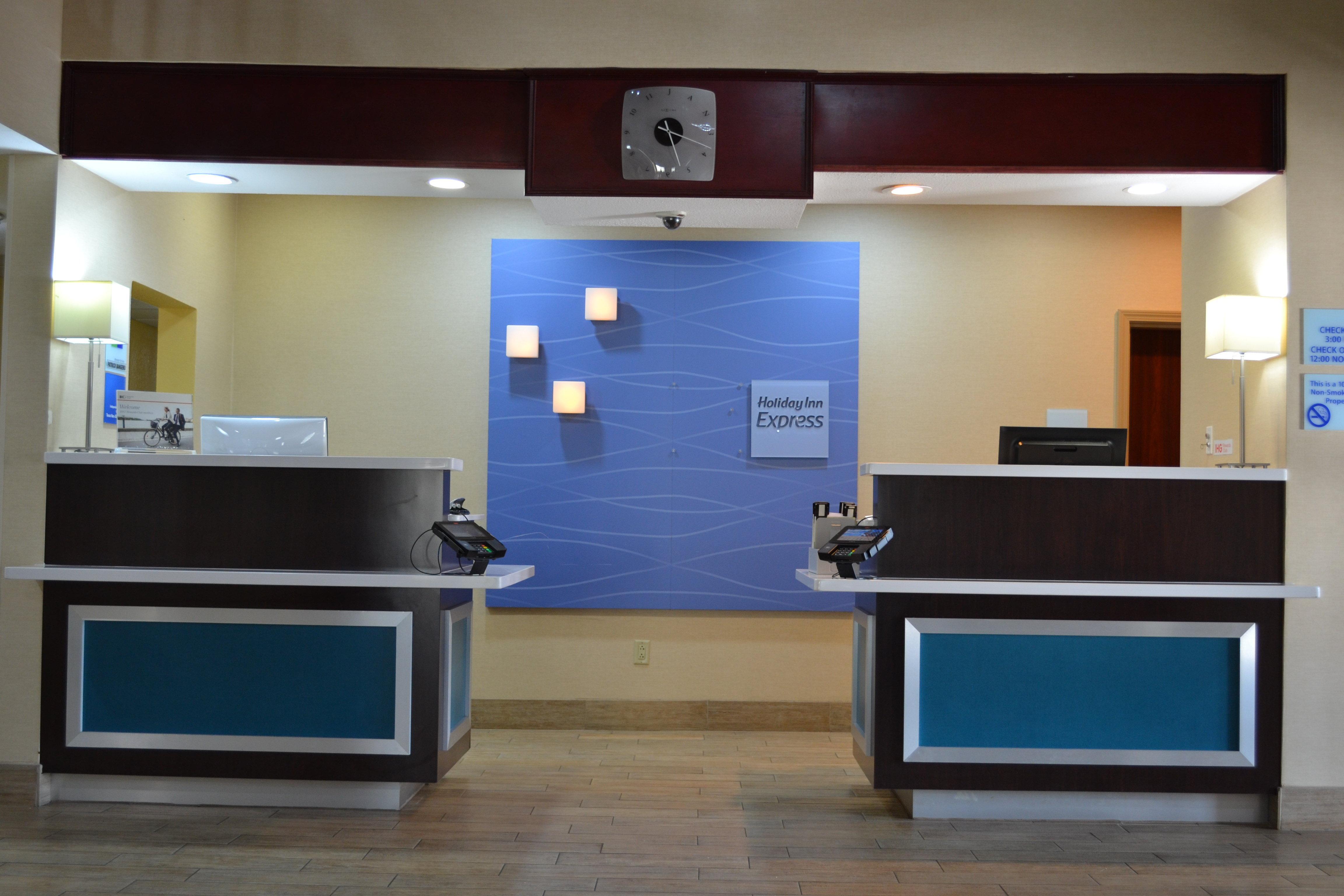 Holiday Inn Express Hotel & Suites Gainesville By Ihg Exterior photo