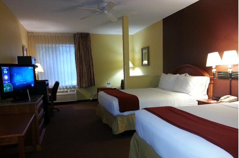 Holiday Inn Express Hotel & Suites Gainesville By Ihg Exterior photo