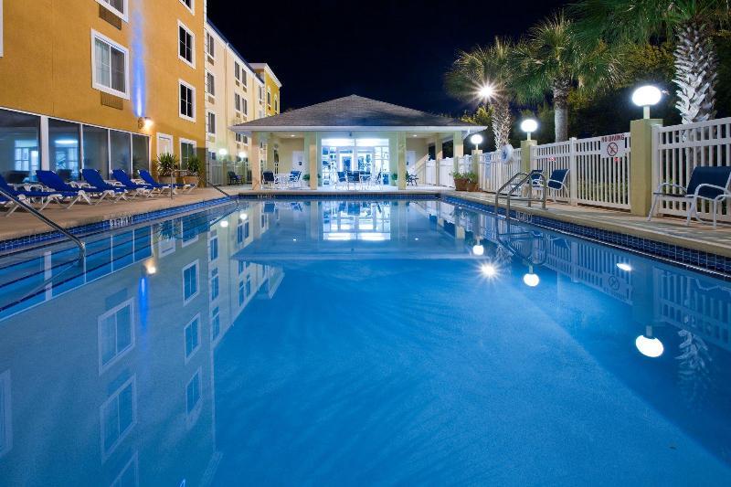 Holiday Inn Express Hotel & Suites Gainesville By Ihg Exterior photo