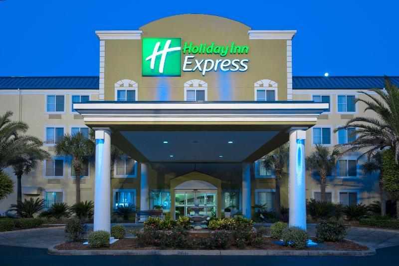 Holiday Inn Express Hotel & Suites Gainesville By Ihg Exterior photo