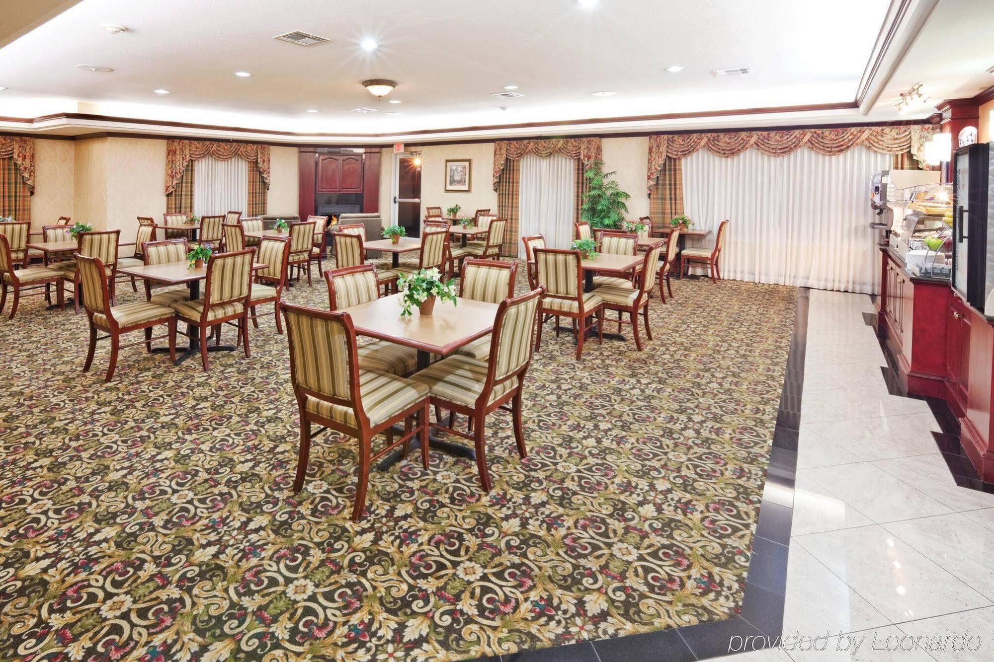 Holiday Inn Express Hotel & Suites Gainesville By Ihg Exterior photo